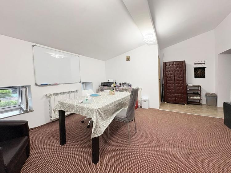 Apartament cu 3 camere decomandat, mobilat în Palas