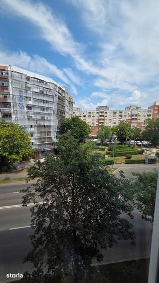 Apartament cu 4 camere decomandat în Soarelui