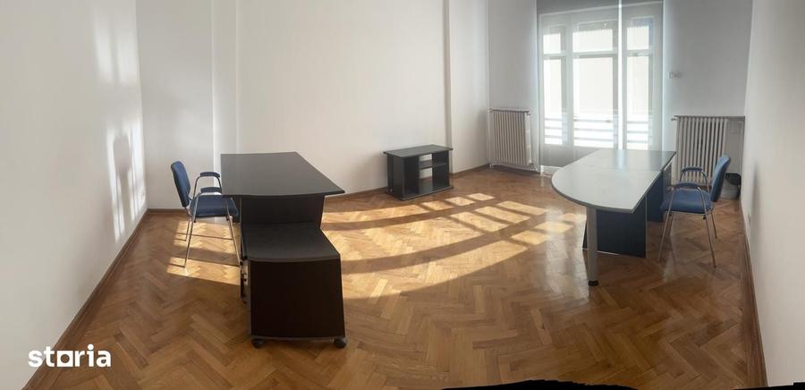 Casă cu 9 camere cu Teren 120 Mp în Eminescu