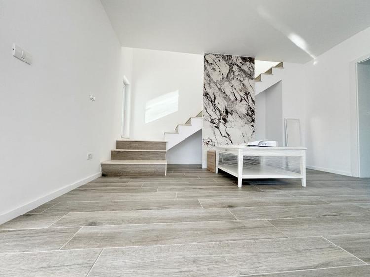 Duplex cu 5 camere cu Canalizare în Braytim
