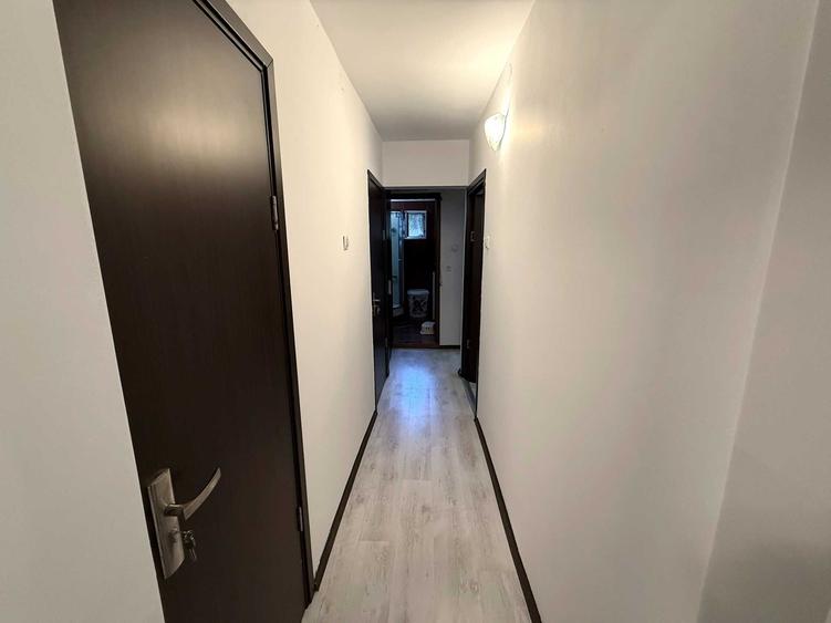 Apartament cu 3 camere decomandat, mobilat în Uverturii