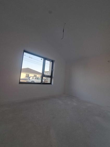 Casă cu 4 camere cu Teren 440 Mp în Ghiroda