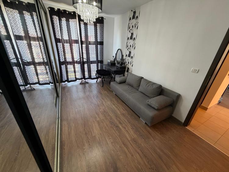 Apartament cu 3 camere semidecomandat în Torontalului