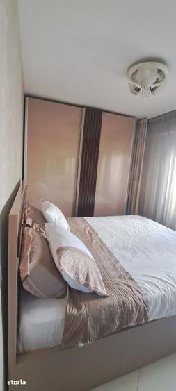 Apartament cu 3 camere decomandat în Tei