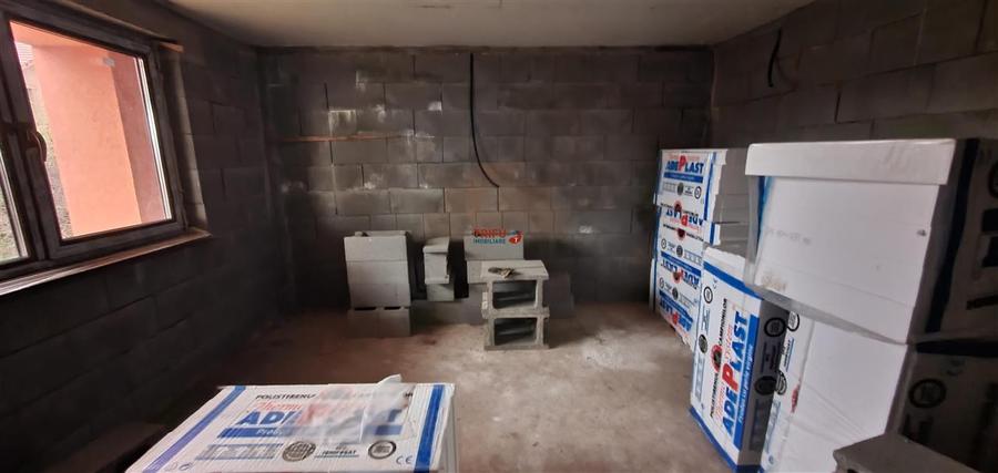 Casă individuală cu 5 camere cu Canalizare în Periferie
