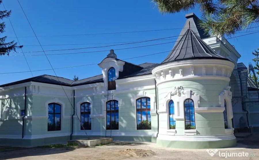 Casă cu 10 camere cu Teren 2000 Mp în Central