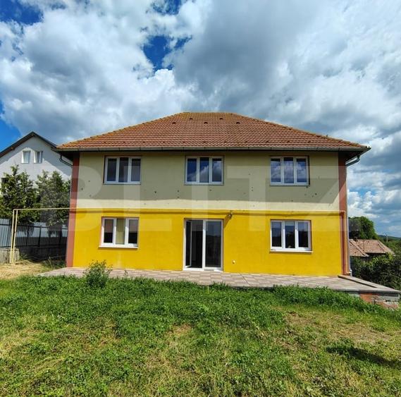 Casă individuală cu 6 camere cu Teren 4472 Mp în Tureni