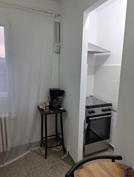 Apartament cu 2 camere semidecomandat, mobilat în Podul de Piatră