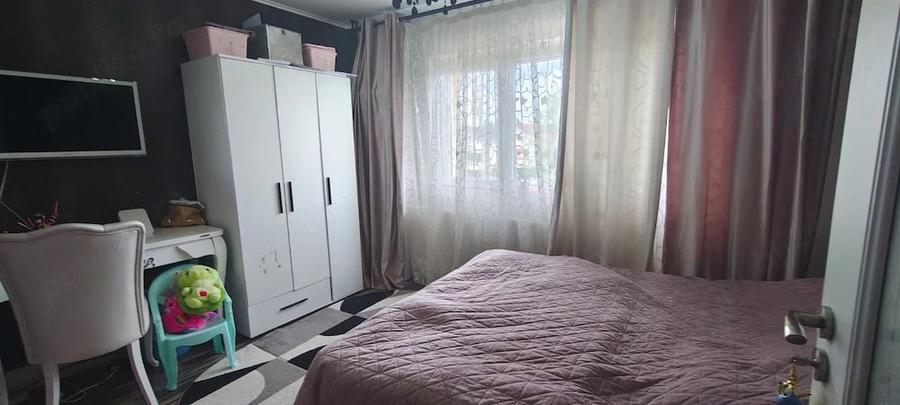 Apartament cu 3 camere semidecomandat în Central