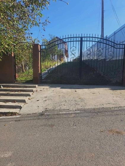 Casă cu 5 camere cu Teren 1000 Mp în Sângeorgiu de Mureș