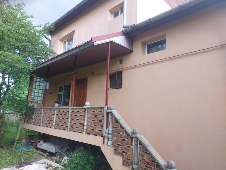 Casă individuală cu 4 camere cu Canalizare în Bartolomeu
