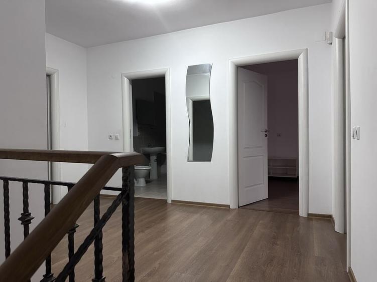 Casă cu 4 camere cu Teren 400 Mp în Dumbrăveni