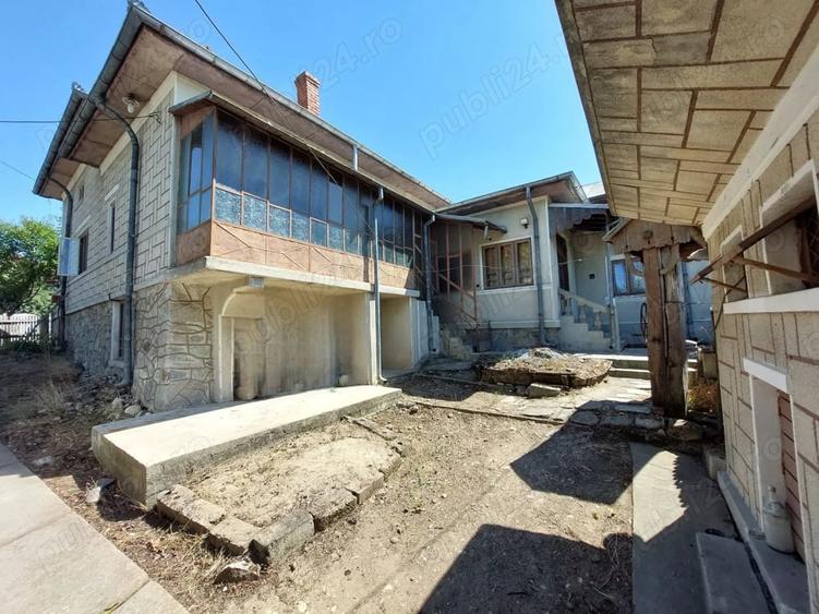 Casă cu 6 camere cu Teren 2267 Mp în Diculești