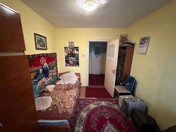 Apartament cu 4 camere decomandat în Central