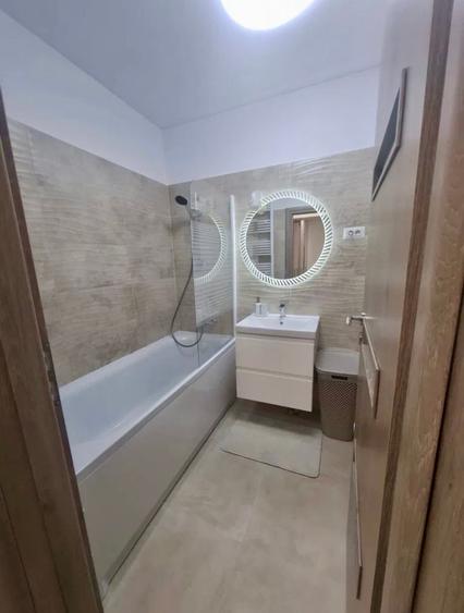 Apartament cu 2 camere decomandat în Apărătorii Patriei