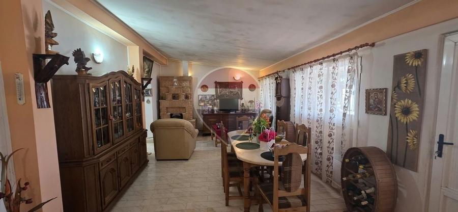 Casă individuală cu 5 camere cu Teren 1682 Mp în Lucieni