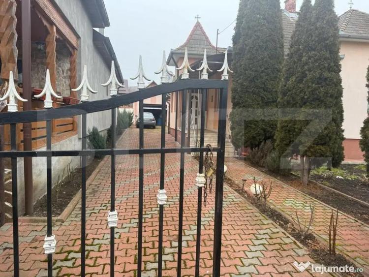 Casă cu 3 camere cu Teren 3800 Mp în Central