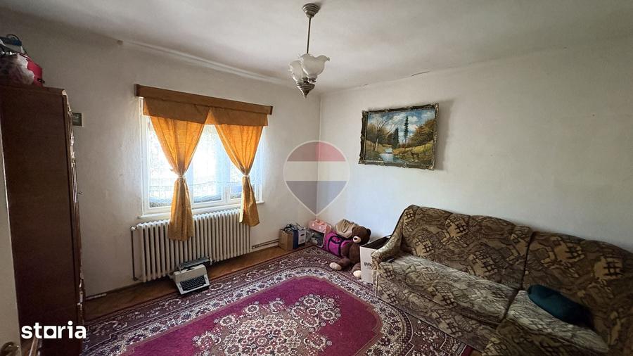 Casă cu 5 camere cu Teren 716 Mp în Central