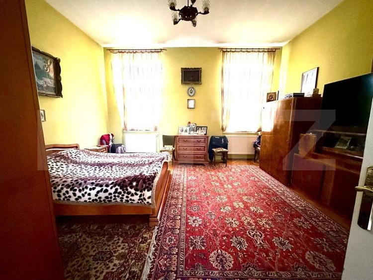 Birou, de 210 mp, în Central