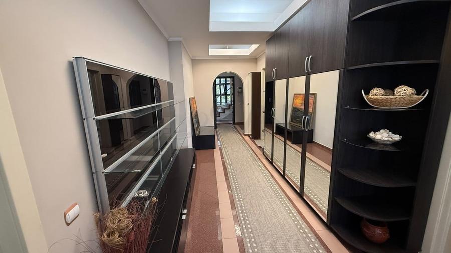 Apartament cu 4 camere decomandat în Herăstrău