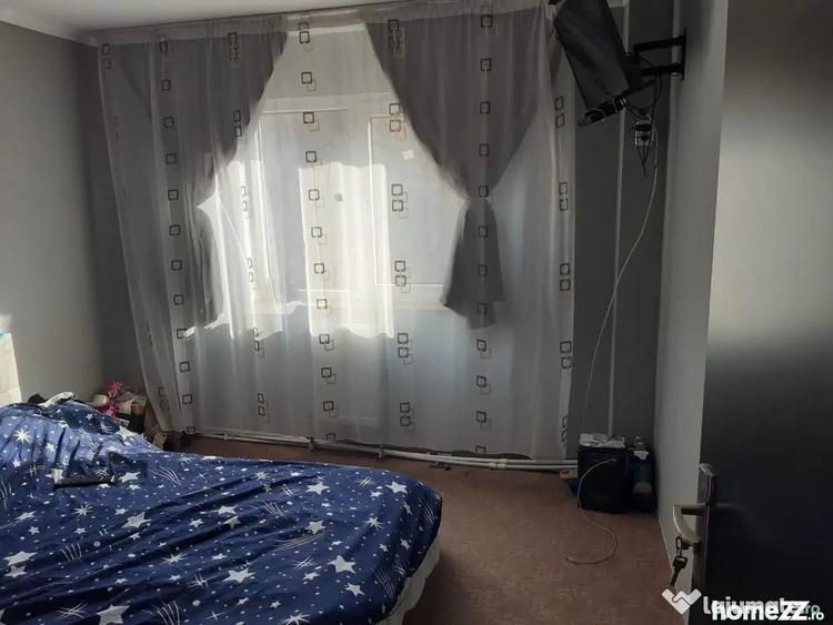 Apartament cu 4 camere semidecomandat în Micro 39