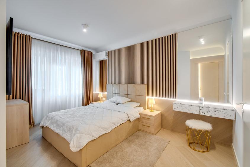 Apartament cu 3 camere semidecomandat, mobilat în Pipera