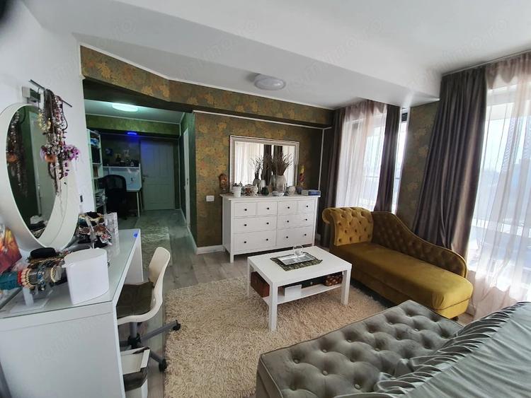 Casă cu 9 camere cu Teren 622 Mp în Sud