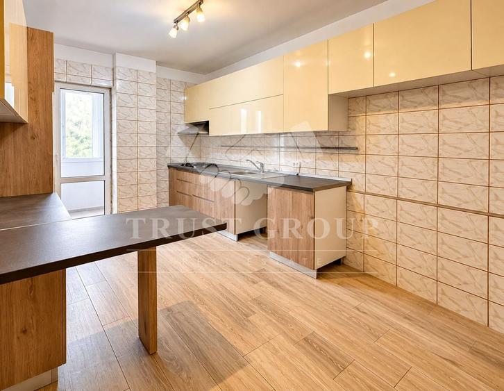 Apartament cu 4 camere decomandat în Primăverii