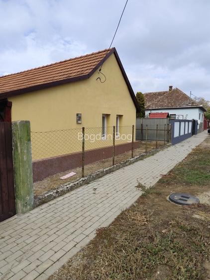 Proprietar vand casa in Zadareni la intrare in Bodrog