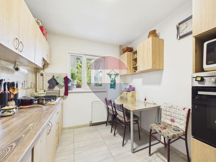 Apartament cu 3 camere decomandat, mobilat în Colentina