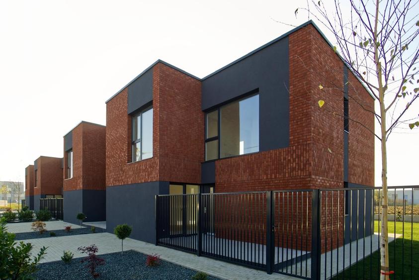 Duplex cu 4 camere cu Canalizare în Exterior Nord