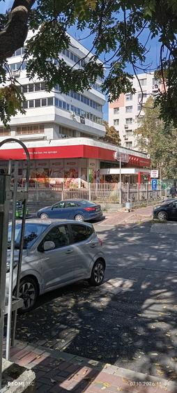 Apartament cu 3 camere semidecomandat în Mihai Bravu
