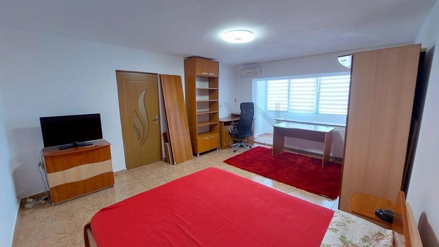 Garsonieră decomandată, mobilată în Decebal