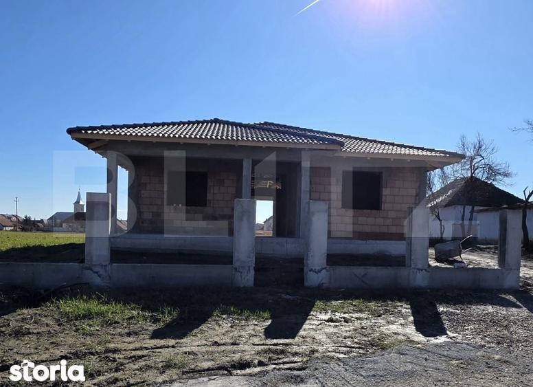 Casă cu 4 camere cu Teren 800 Mp în Păulești