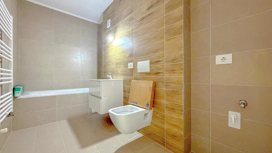Apartament cu 2 camere decomandat în Tractorul