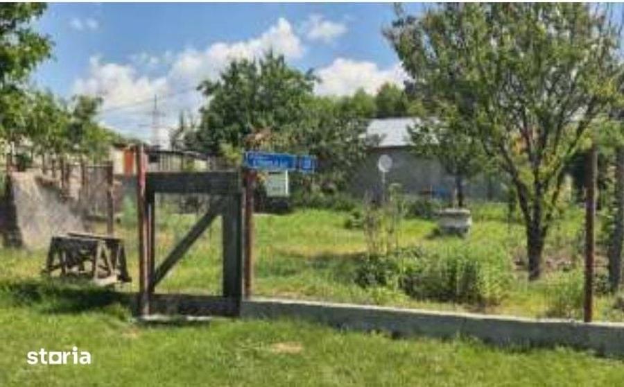 Teren de 1100 mp, în Grajduri