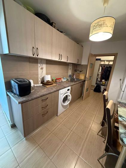 Apartament cu 4 camere decomandat, mobilat în Central