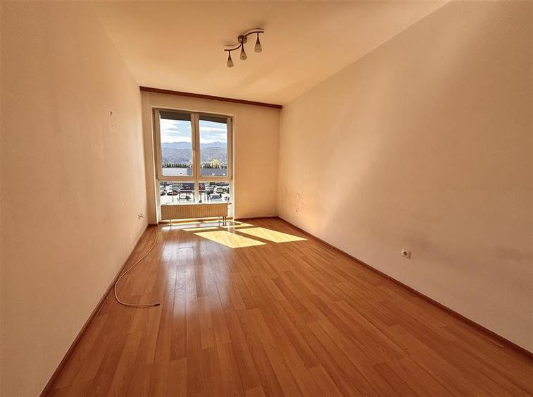 Apartament cu 3 camere decomandat în Avantgarden