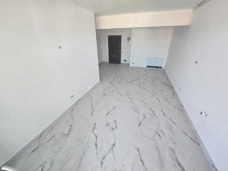 Apartament cu 3 camere decomandat în Exterior Vest