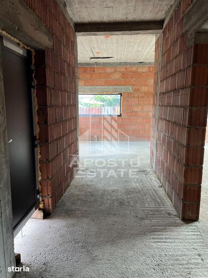 Casă cu 4 camere cu Teren 671 Mp în Parța