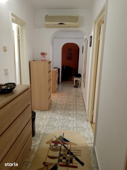 Apartament cu 3 camere decomandat în Obor