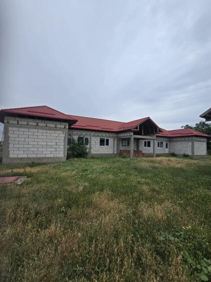 Casă cu 4 camere în Boboc