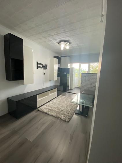 Apartament cu 2 camere decomandat în Republicii