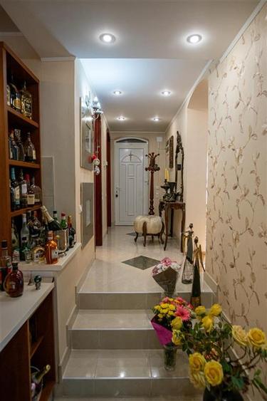 Casă cu 5 camere cu Teren 1229 Mp în Rontău