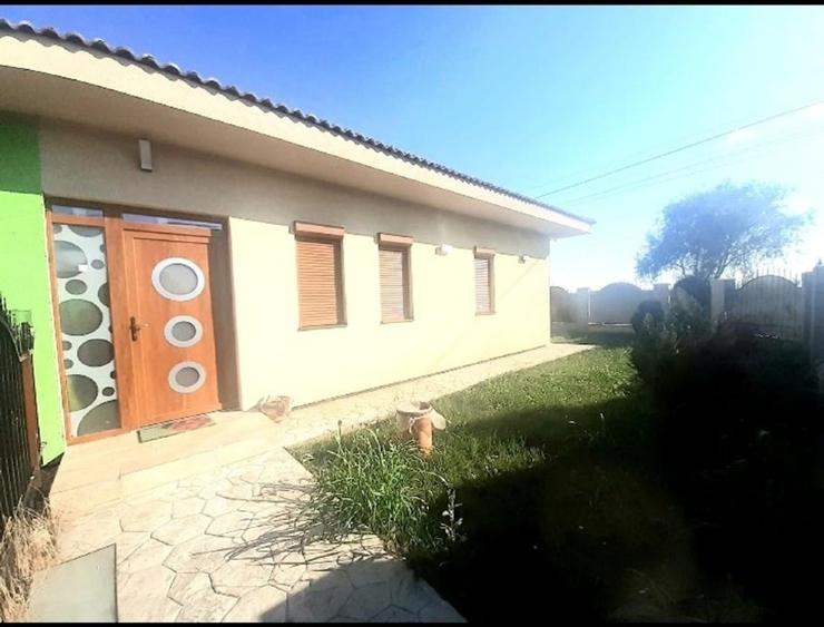 Casă individuală cu 4 camere cu Canalizare în Moșnița Nouă