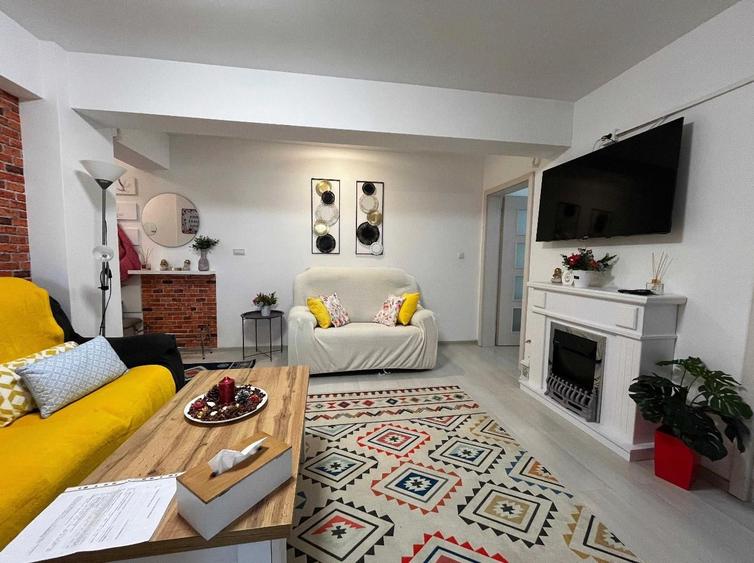 Apartament cu 3 camere decomandat, mobilat în Cug