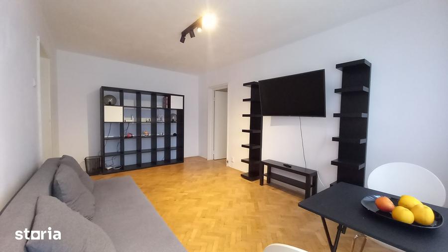 Apartament cu 3 camere semidecomandat în Dristor