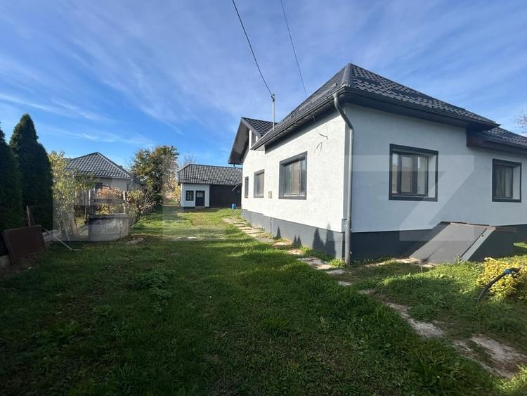 Casă individuală cu 7 camere cu Canalizare în Cășeiu