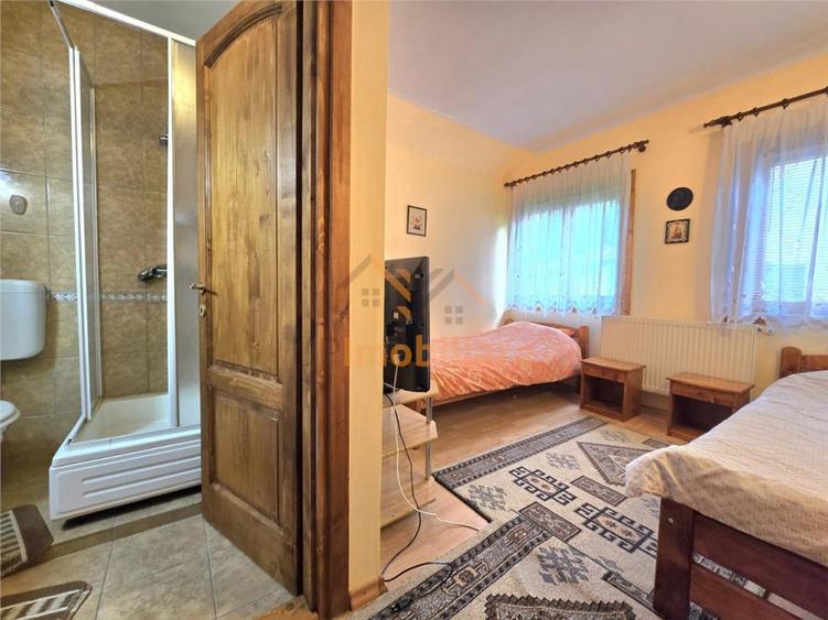 Casă cu 6 camere cu Teren 1761 Mp în Izlaz