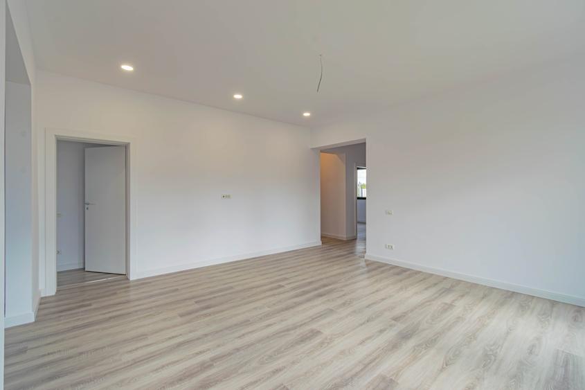 Casă cu 4 camere cu Teren 440 Mp în Balotești